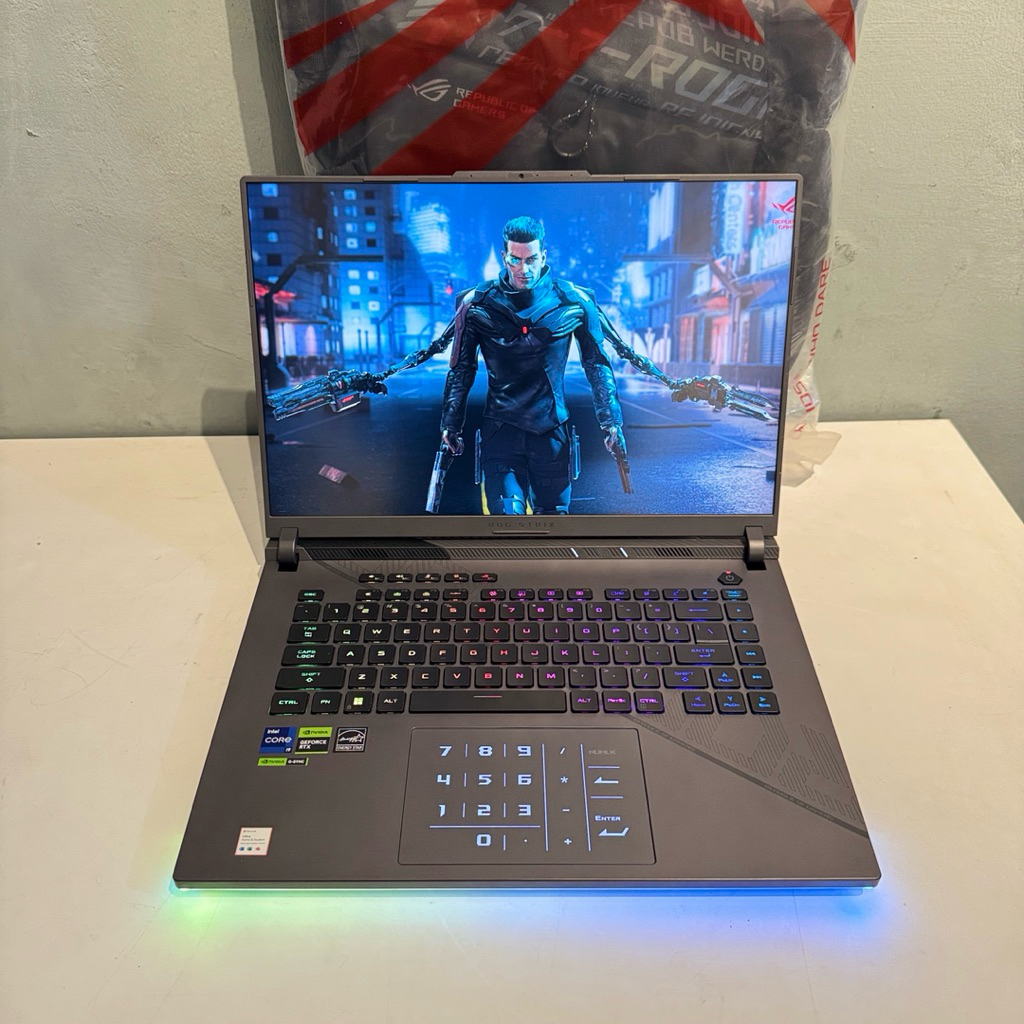 Laptop Gaming ASUS ROG Strix G16 G614JIR i9 14900HX RTX 4070 32GB/1TB 240Hz Garansi On