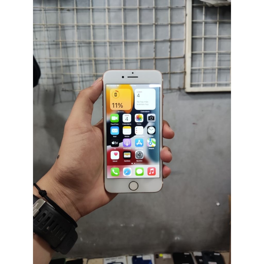 IPHONE 7 32 GB INTER MINUS LAYAR SHADOW PUTIH DI BAGIAN POJOK KIRI  SECOND NORMAL SIAP PAKAI