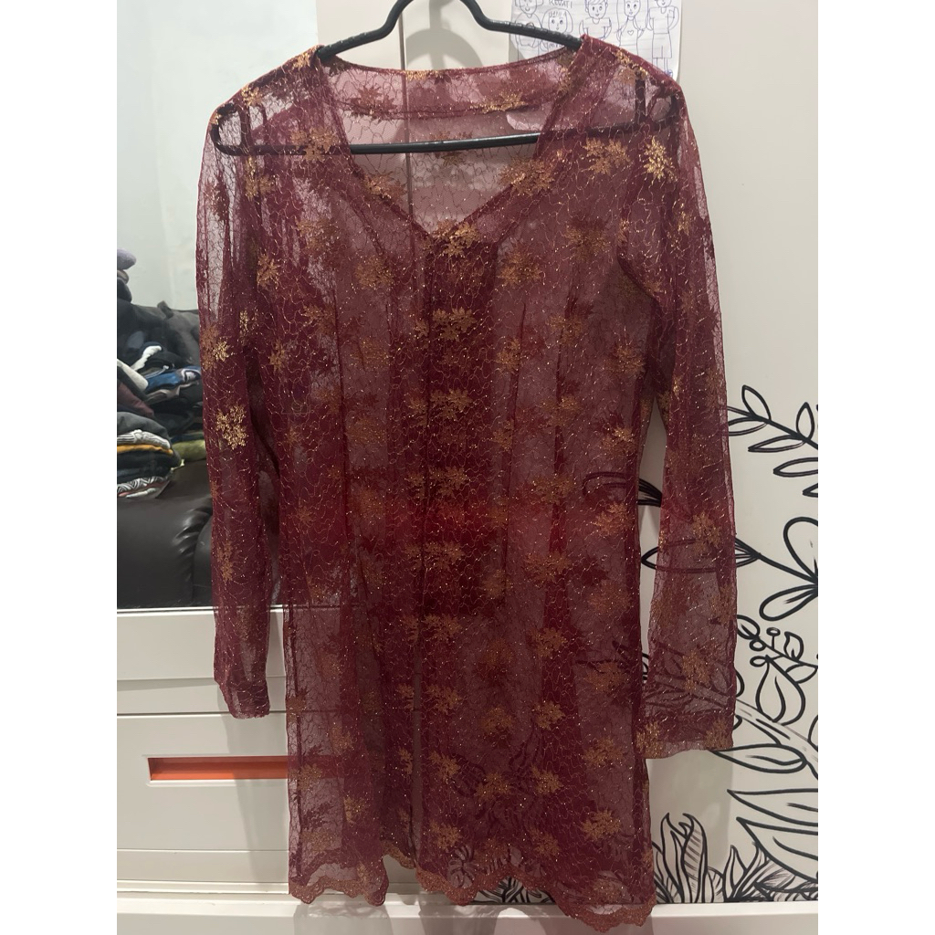 Preloved Kebaya Bali Brokat warna maroon semi gold