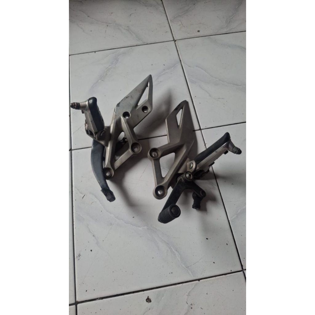postep step depan cb150r new facelite original copotan