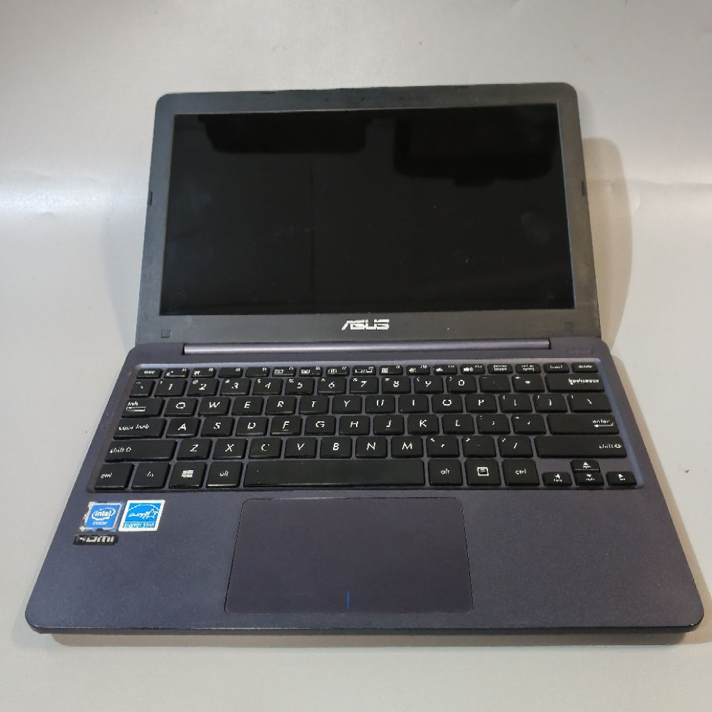 Asus E203NAH Celeron N3350 2gb Laptop untuk kanibalan