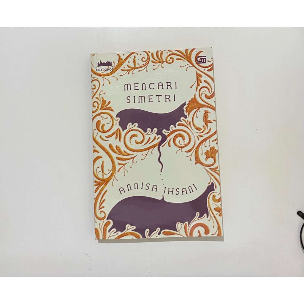 Preloved Novel Bahasa Indonesia Mencari Simetri - Anisa Ihsani