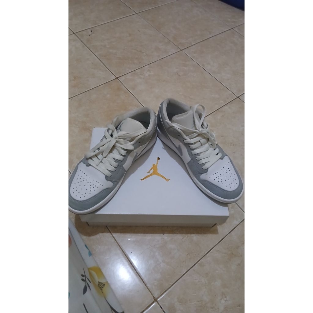 Air jordan low wolf grey preloved