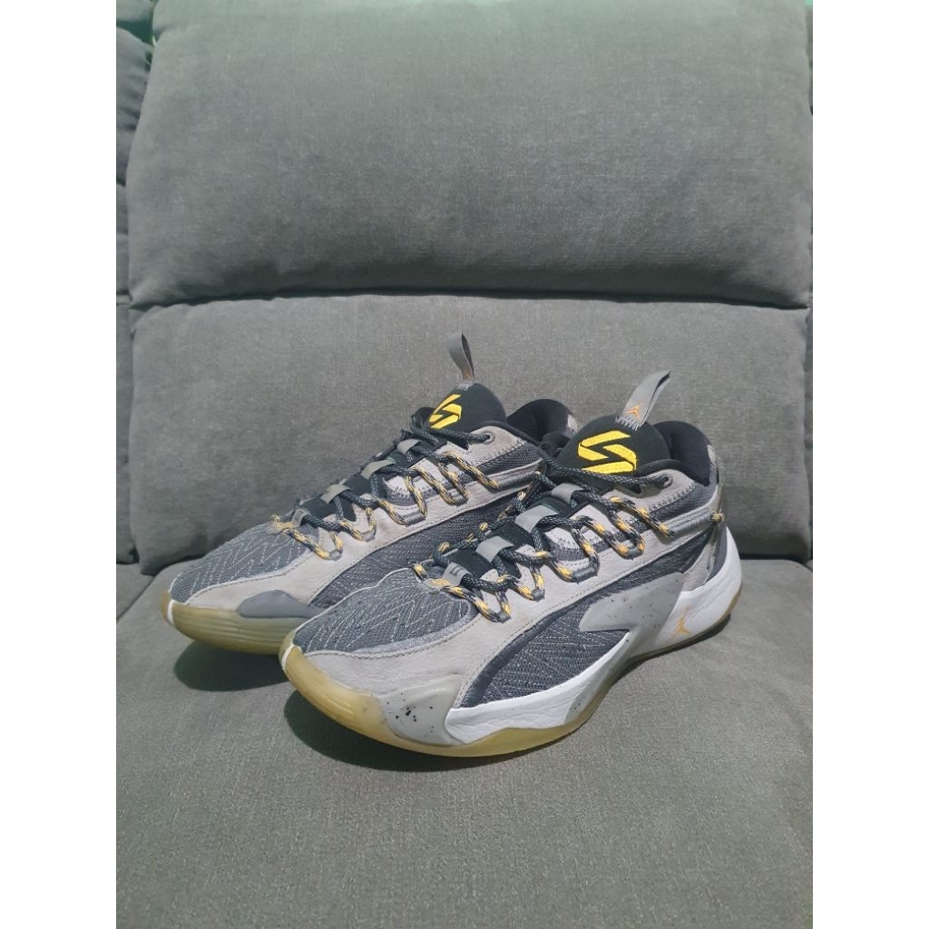Sepatu Basket Second (Size 46)