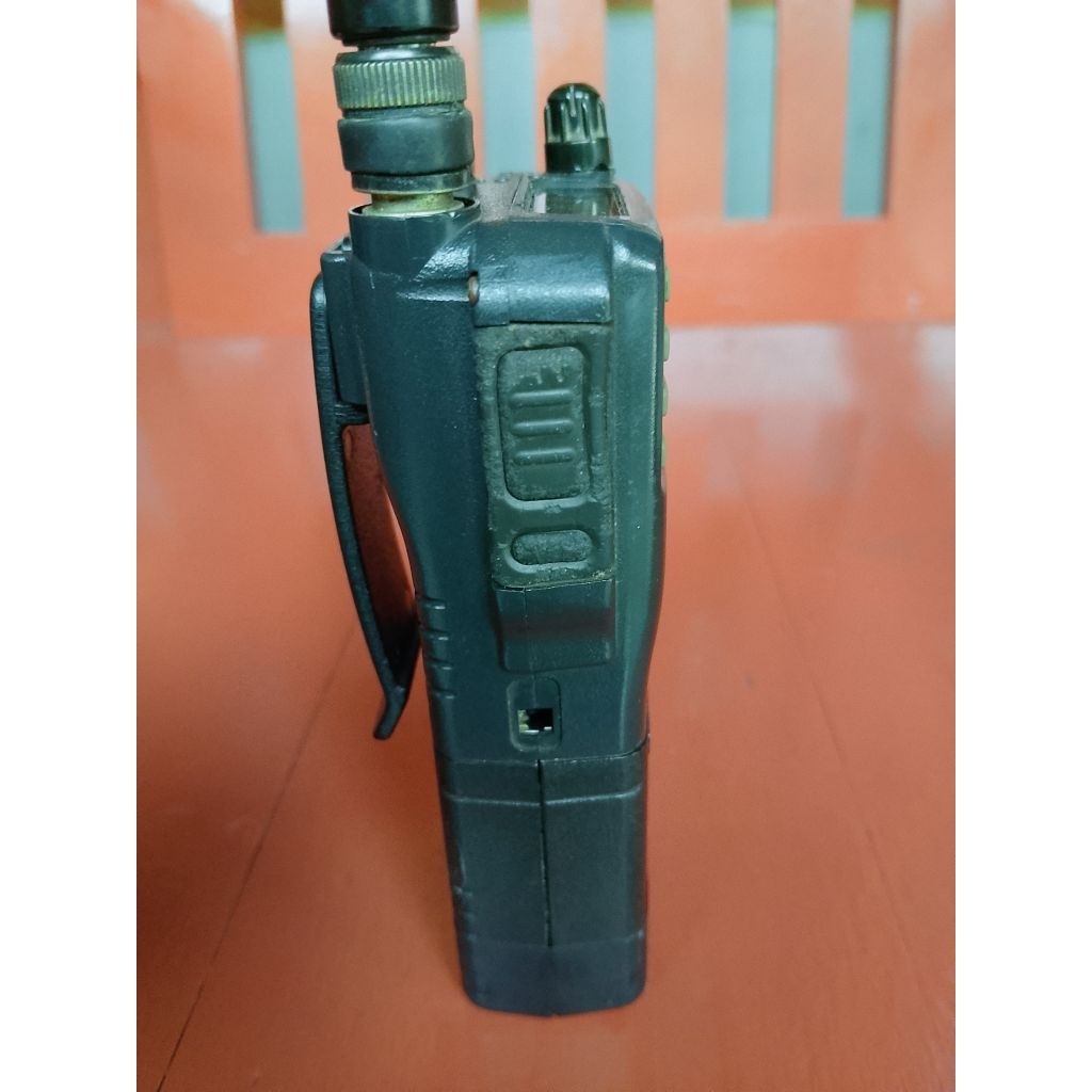 Radio HT icom V68