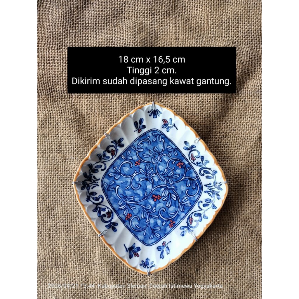 Piring hias dinding wajik keramik biru putih 18 cm vintage lama sudah dipasang kawat gantung