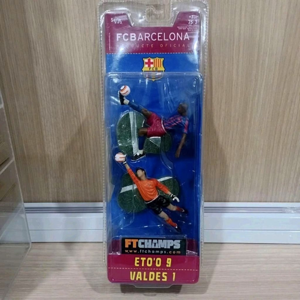 Figure FTChamps FC Barcelona Samuel Eto'o dan Victor Valdes original Official Licensed Product