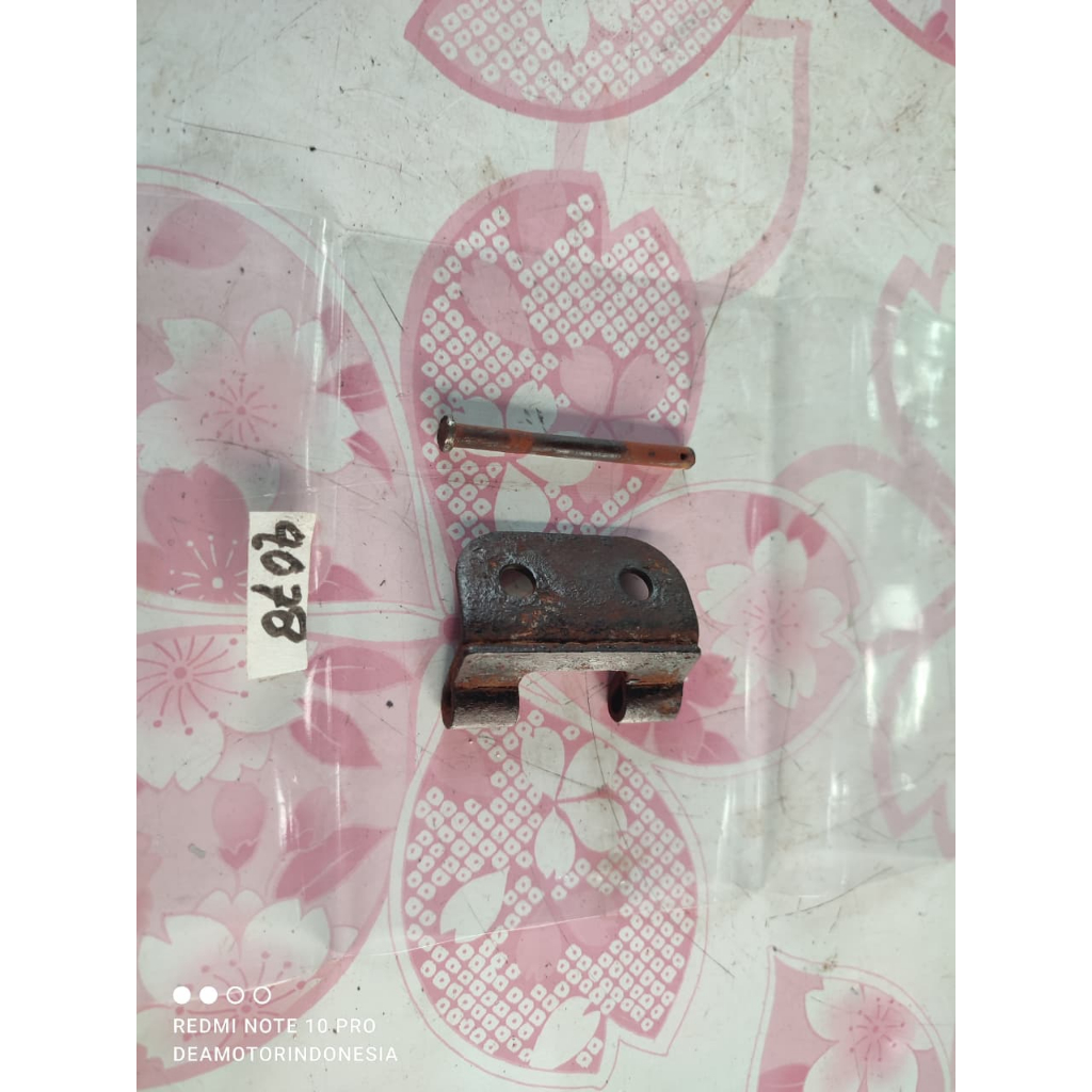 Engsel Jok Sadel Yamaha V75 V80 DT100 DT125 RS100 RX125 TWIN AS3 GT80 / 4078