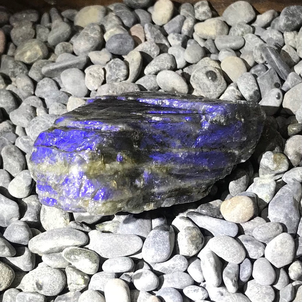 Batu  Labrador / Labradorite Natural  Rough / Kristal Alami Ada Flash Biru