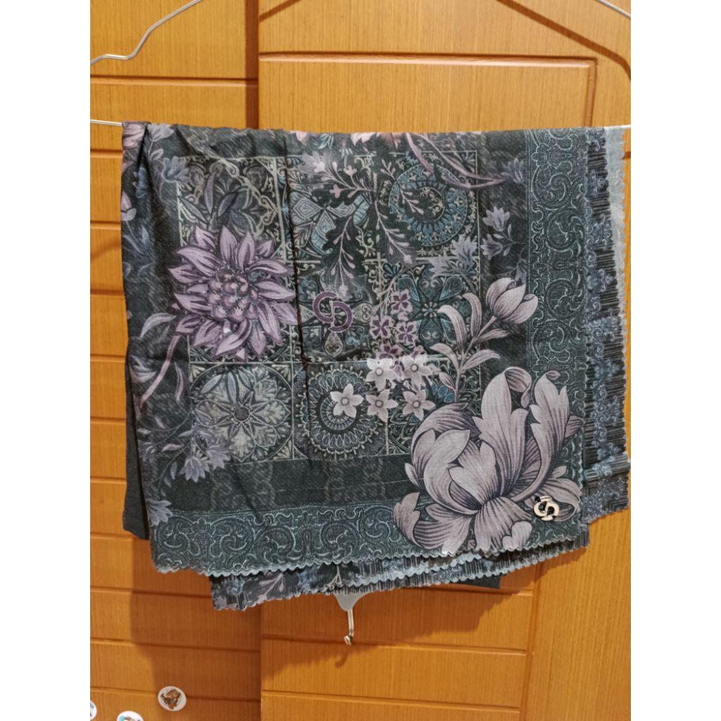 preloved SERADIA printed scarf HIJAB MOTIF 115
