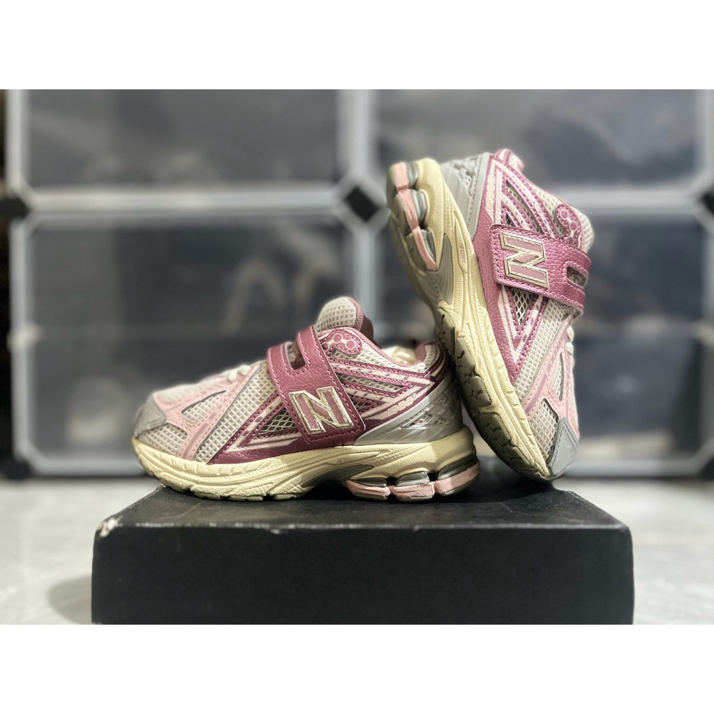 Sepatu Anak Preloved/Second Kids NB 1906R Insole 17 cm