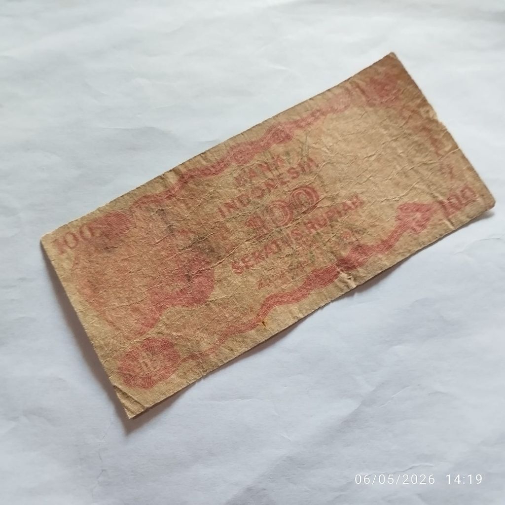 UANG KUNO RP 100 GOURA VICTORIA 1084 BEKAS EDAR