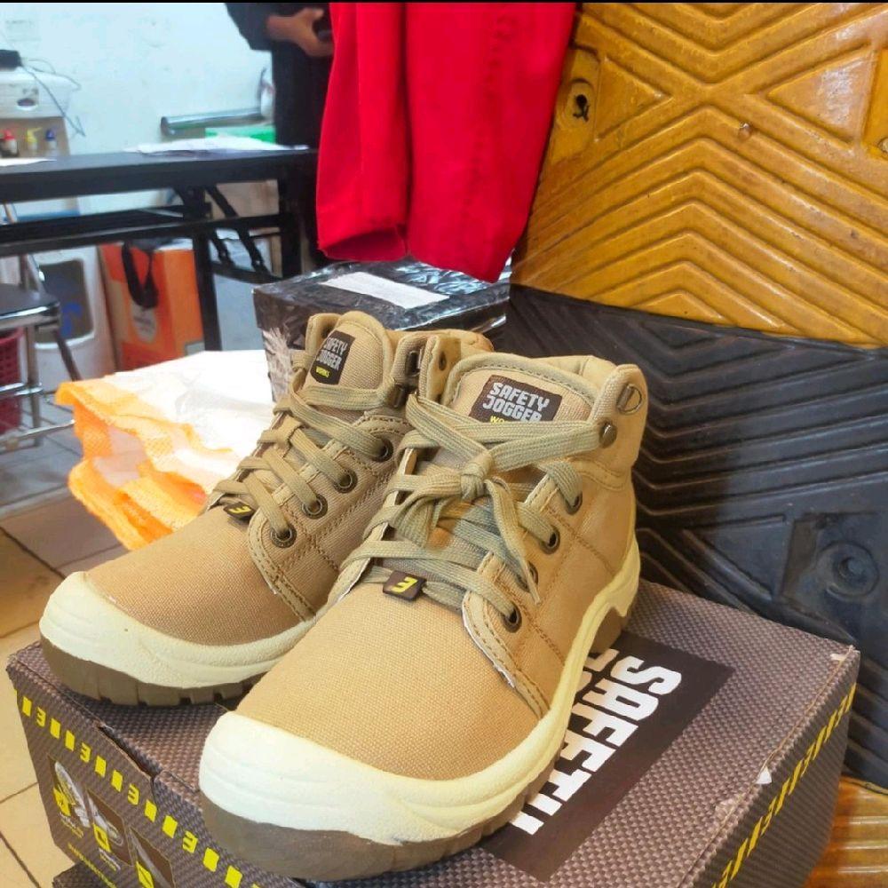 sepatu safety jogger DESERT