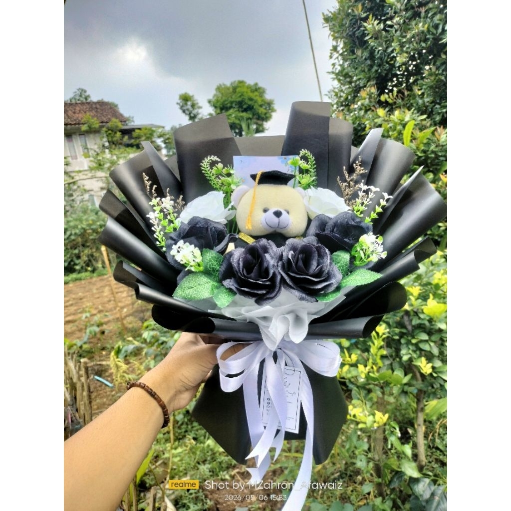 Buket Boneka Wisuda Hitam Putih Series PREMIUM, Bonek 15cm.