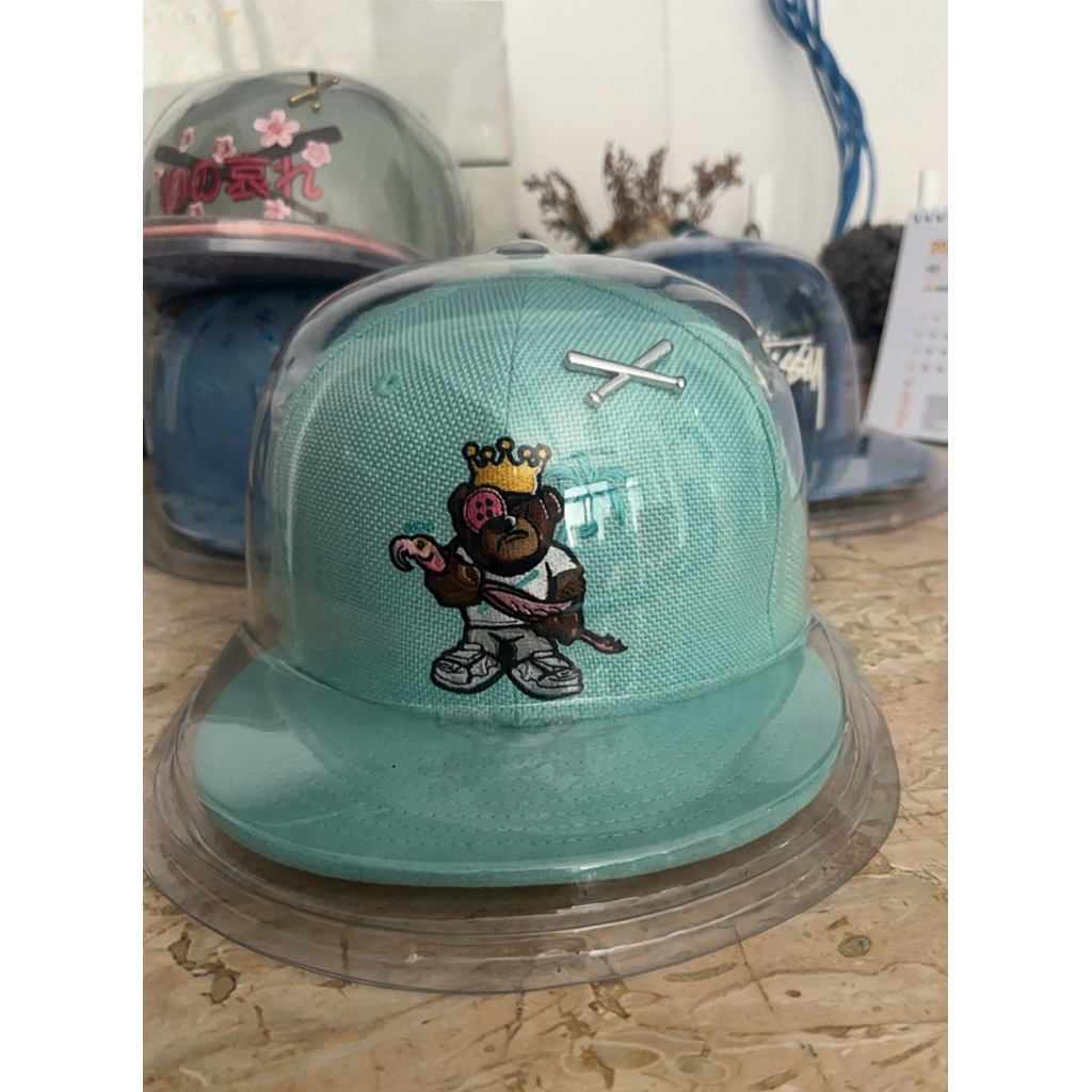 Topi New Era Justfitteds Berlin bear Flaminggo Original