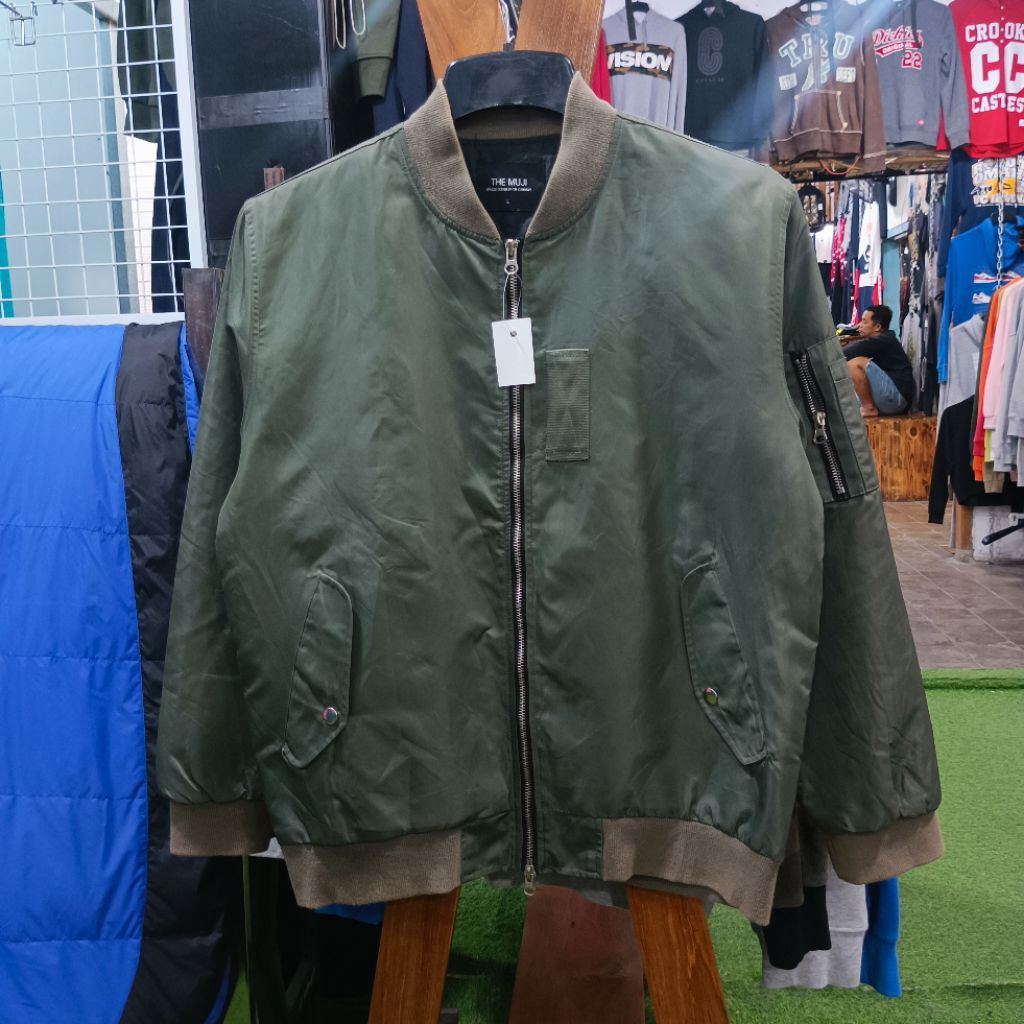 jaket bomber THE MUJI tebal polos size L casual bagus