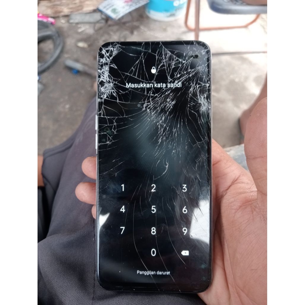 Lcd realme 6 original copotan kondisi minus retak dan ada tompel, tapi sentuhan aman