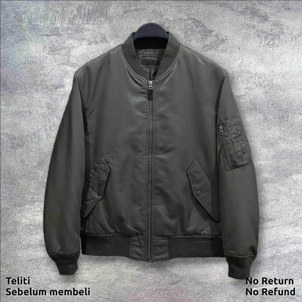 Jaket Uniqlo Blouson MA-1 Bomber Green