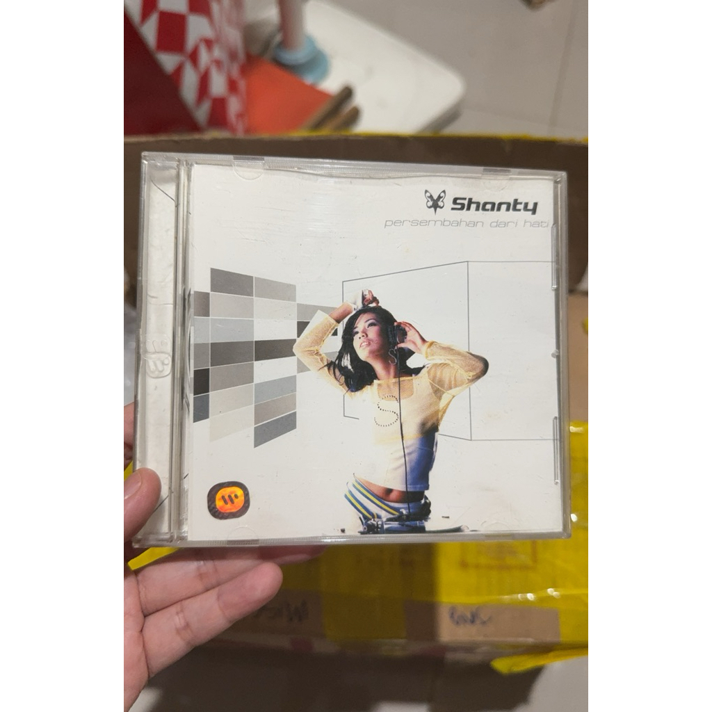 SHANTY PERSEMBAHAN DARI HATI CD ALBUM