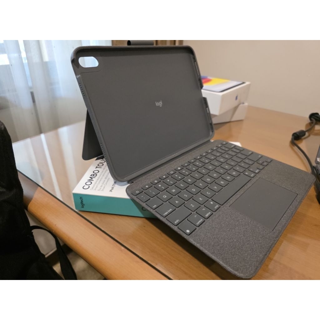 logitech combotouch second untuk ipad 10th gen