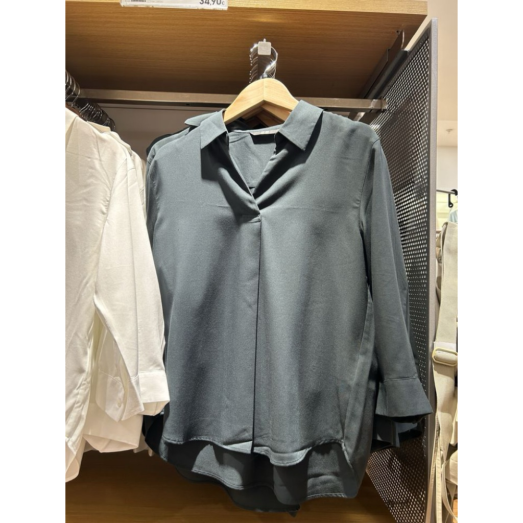 Preloved UNIQLO Women Rayon Skipper Sleeve Blouse