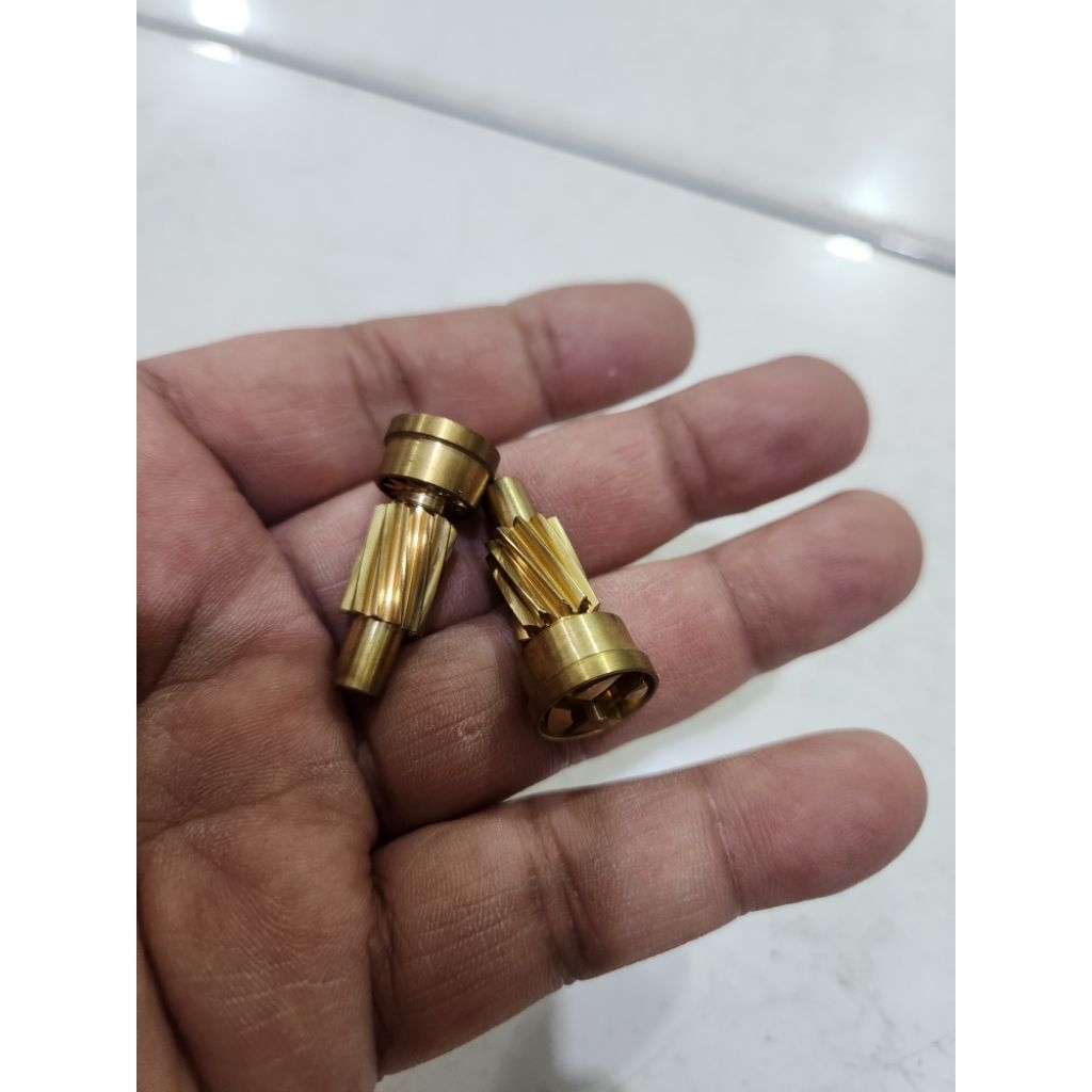 SPARE PART ORIGINAL PENN WARFARE PINION GEAR DAN FATHOM SPINDLE