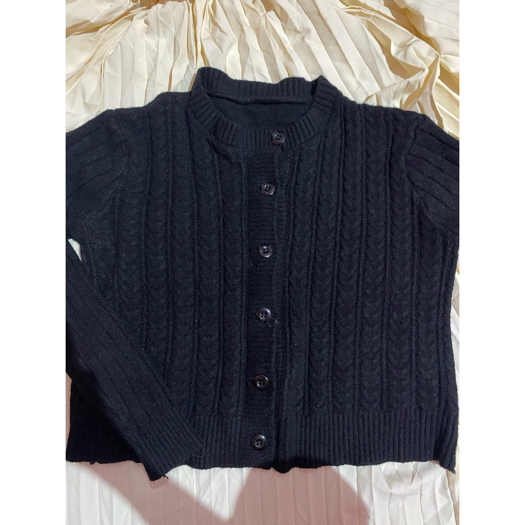 cardigan kepang hitam crop