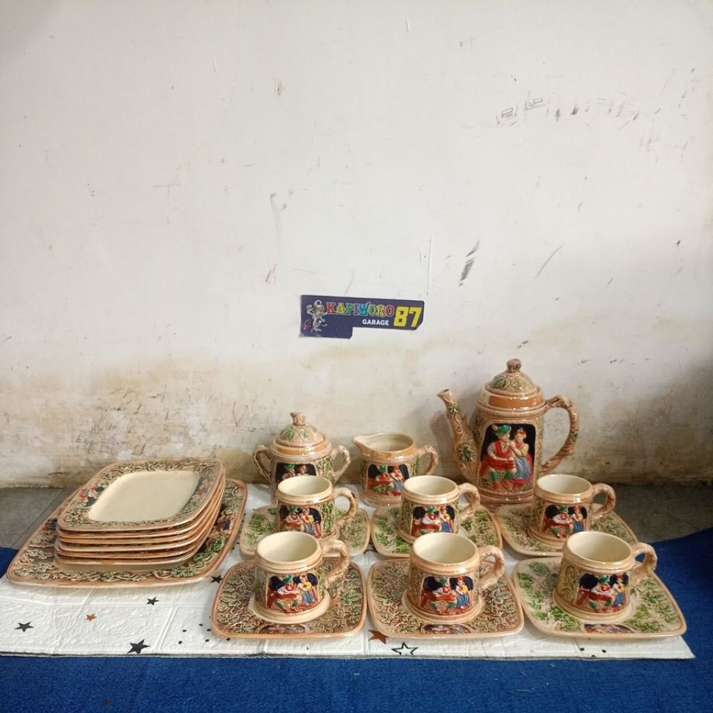 tea set Valentino majolika cangkir antik keramik motif timbul