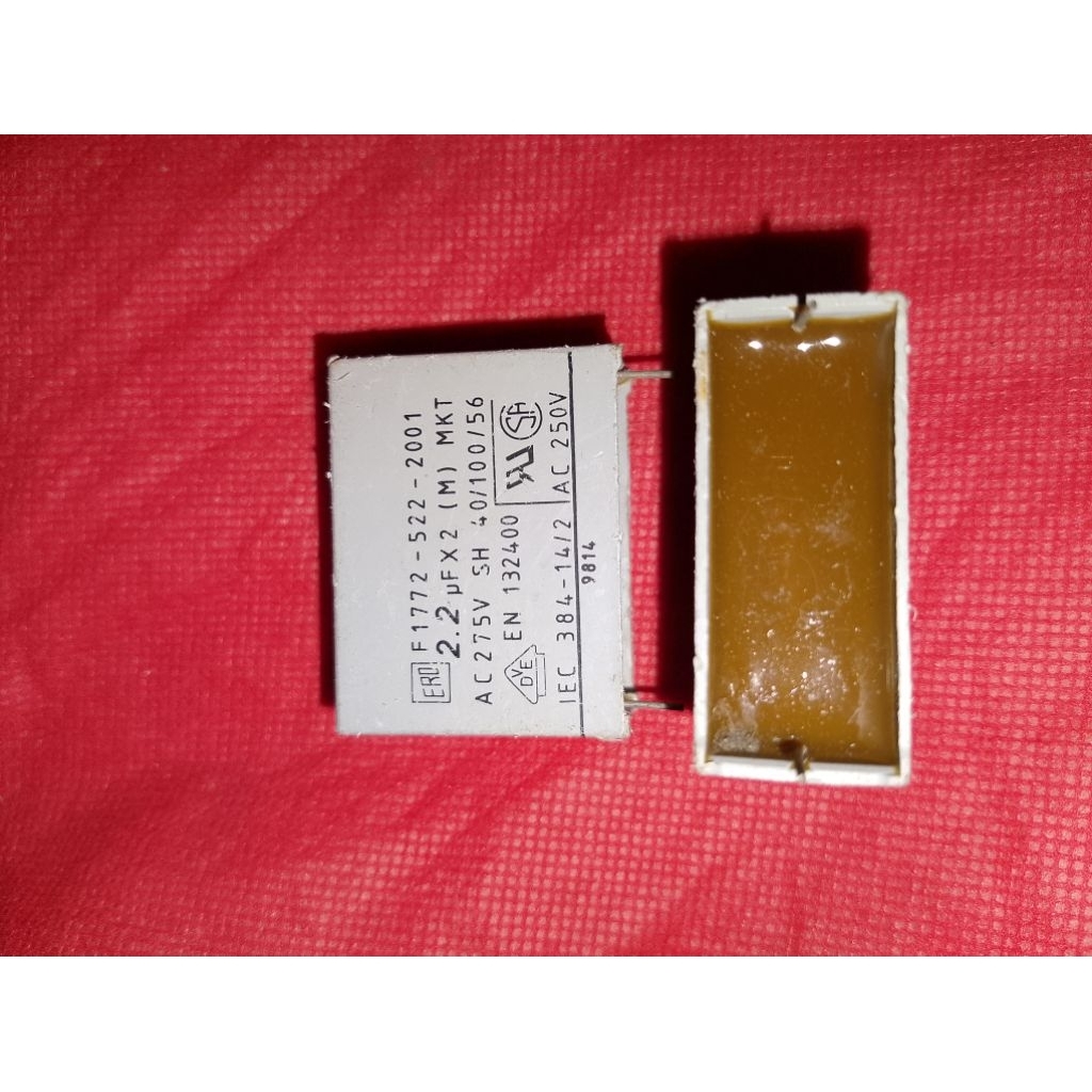 KAPASITOR MKT  ERO 2.2UF AC 275V JARAK KAKI 3.8CM BEKAS
