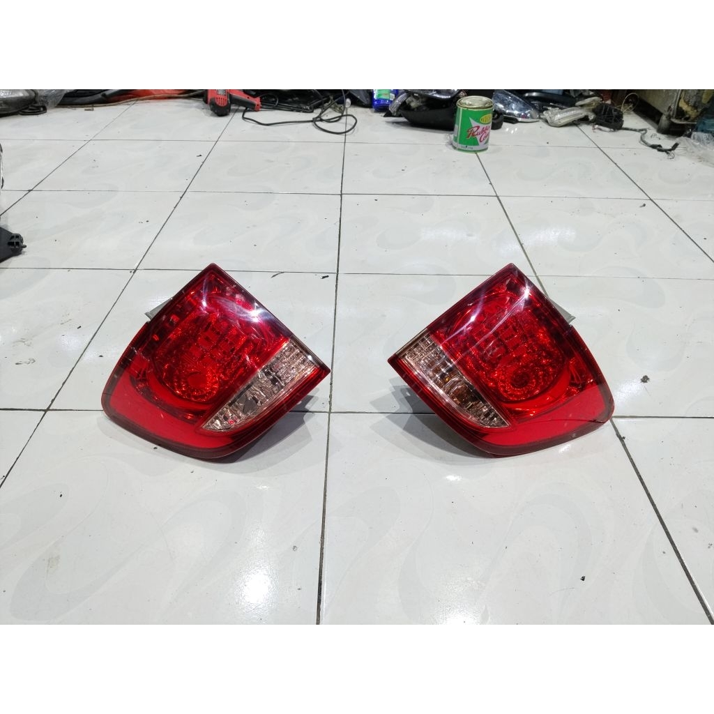 stoplamp toyota fortuner 2005-2008 original. lampu belakang fortuner 2004-2008 original