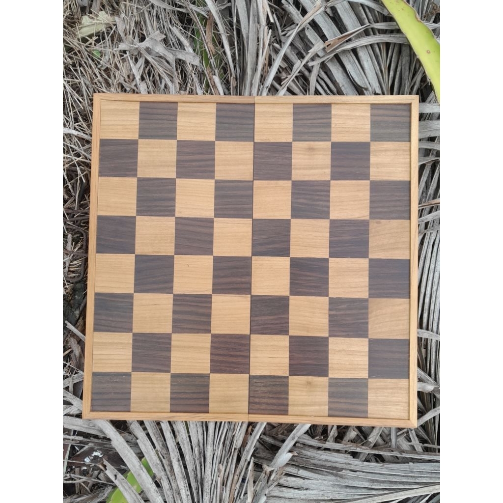 papan catur kayu ukuran 50cm persegi cantik kombinasi kayu jatii dan kayu sonokeling
