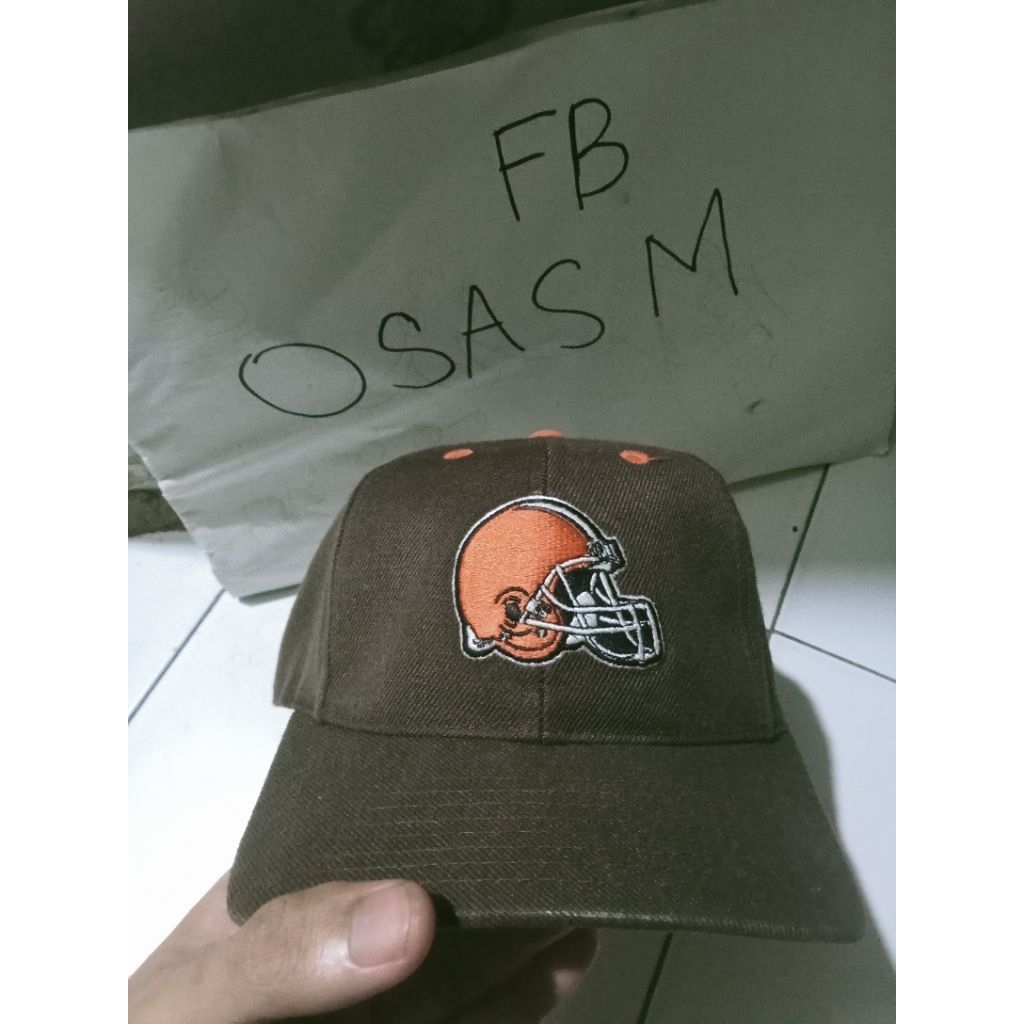 Topi Cleveland Brown
