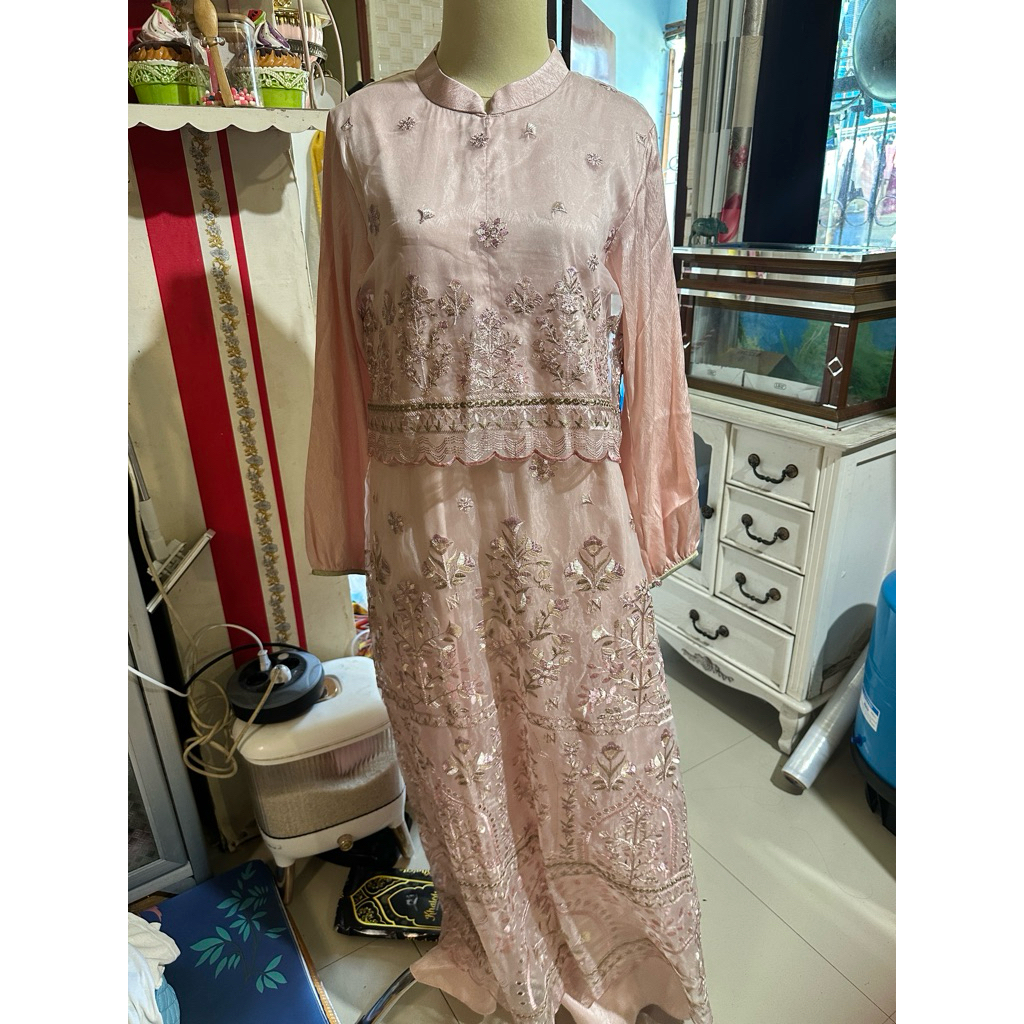 Dress Nawasana pink brukat