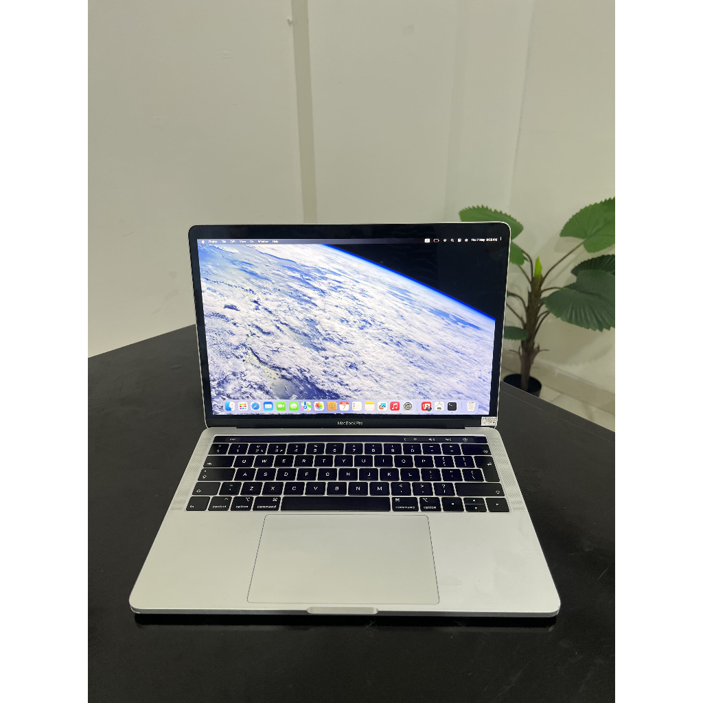 MacBook Pro 13 Inci 2019 TouchBar I5 Like New