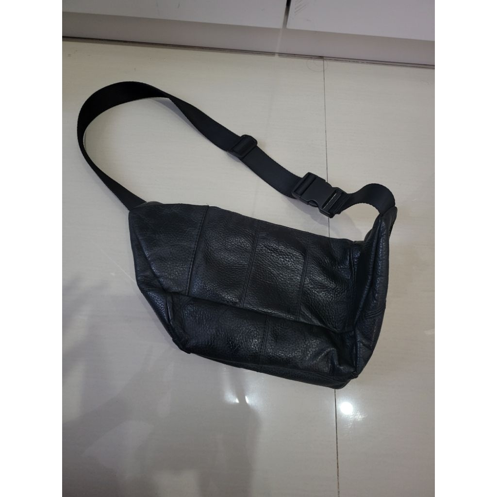 tas waist bag pria kulit asli selempang merek delco