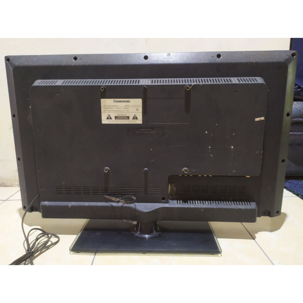 TV LED Changhong 32"(analog) bekas/second kondisi tompel dikit, all in normal