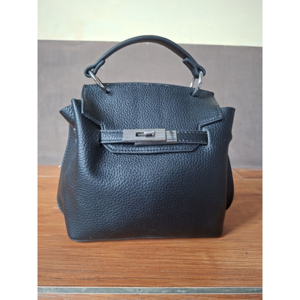 Preloved Slingbag Lolol