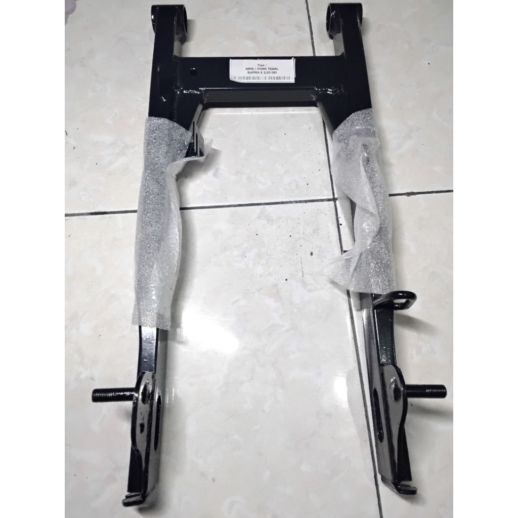 Swing Arm Supra X 125 DD cakram belakang Hitam dan Crom Untuk Motor Hoda Supra X 125 DD