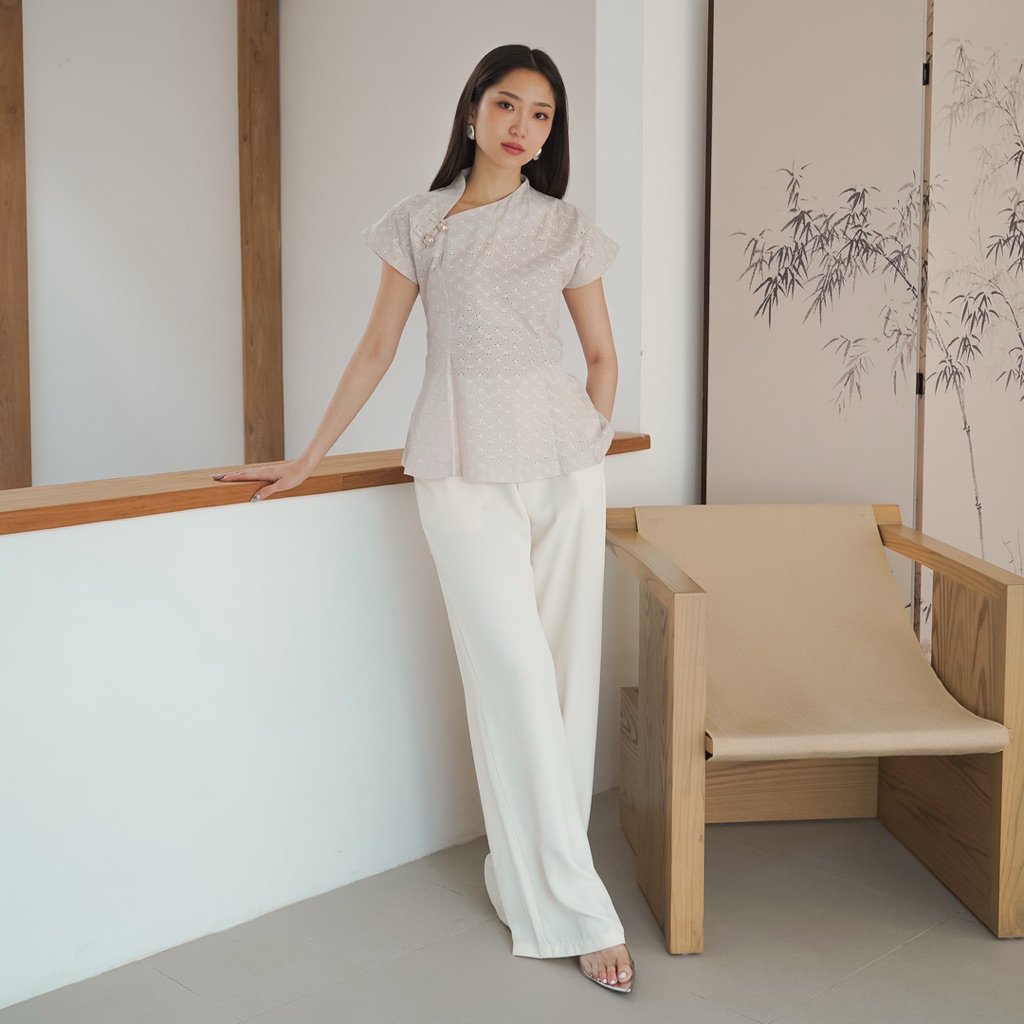 Vira Blouse Katun Bolong Bordir