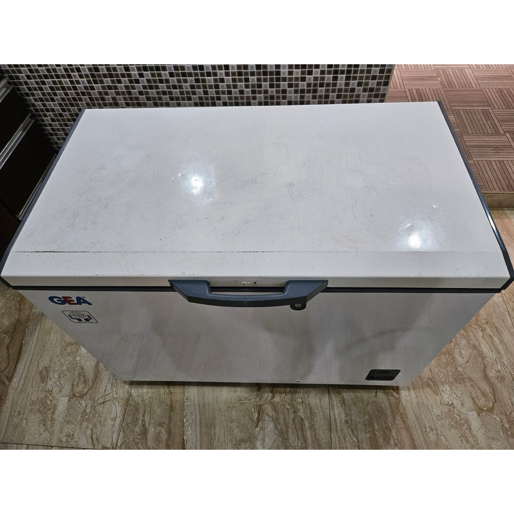 Preloved Freezer Gea AB-336-R