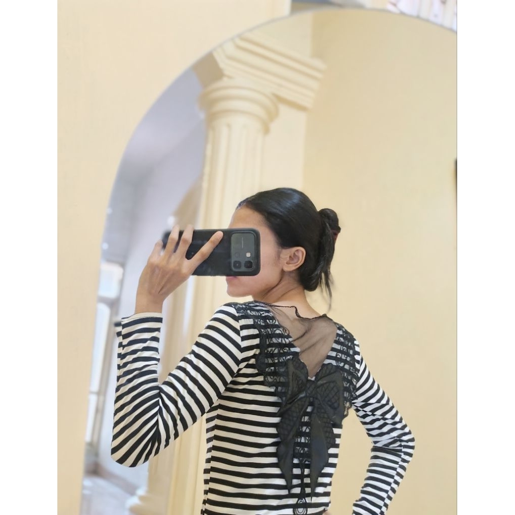 Preloved atasan stripe gothic style