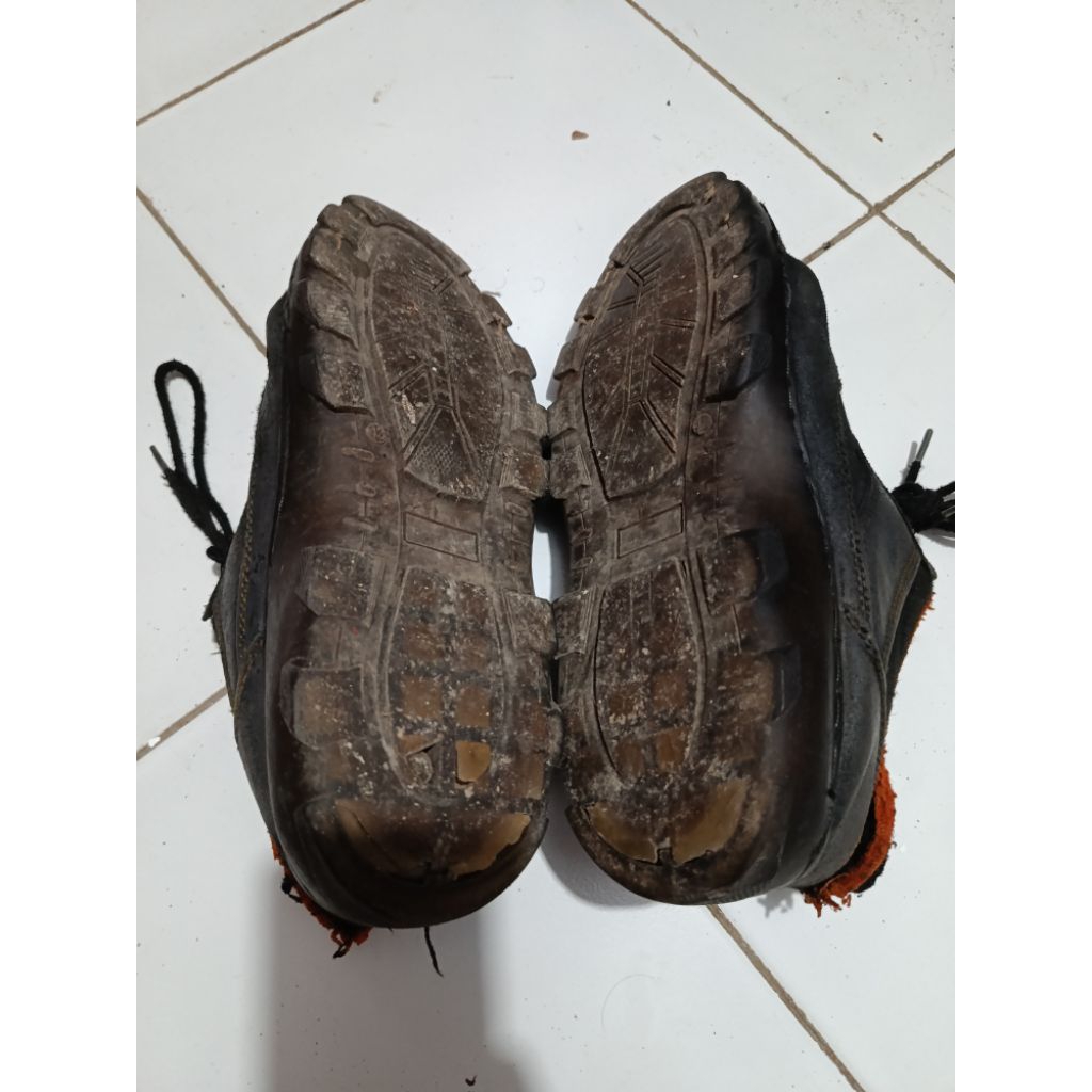 Sepatu Pengaman Safety Shoes Krisbow Goliath Ukuran 44 (Second)