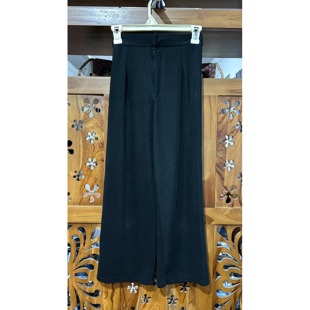 Preloved Celana Sivali