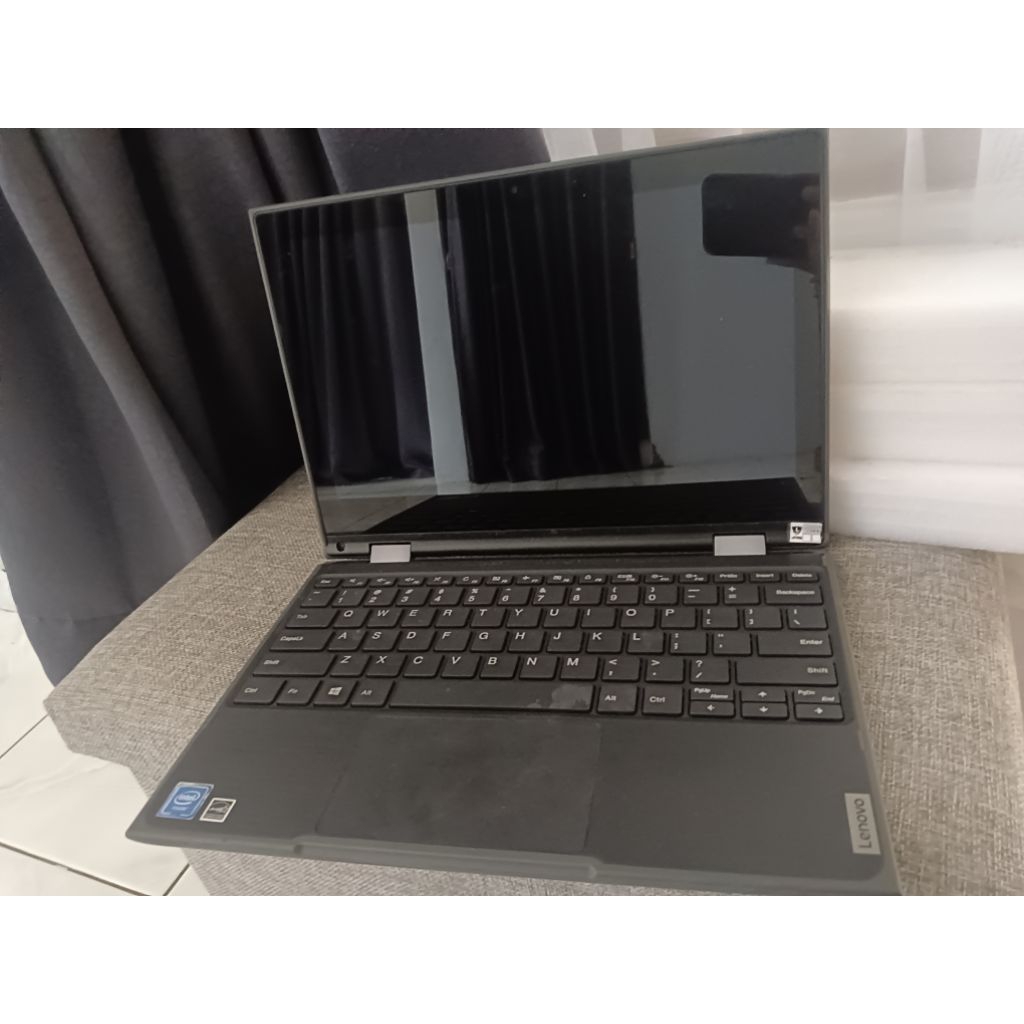 laptop lenovo 300e