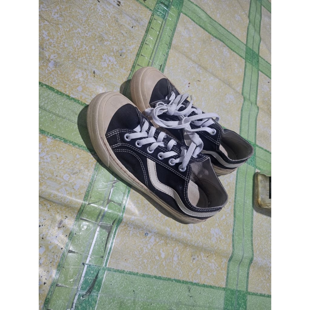 sepatu ventela bekas