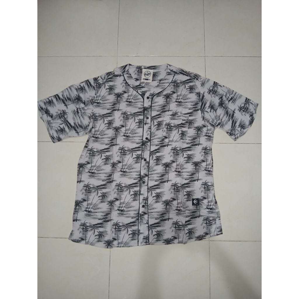 preloved kemeja kuffa motif pantai XL