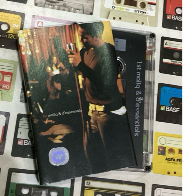 kaset pita maliq n desential album pertama