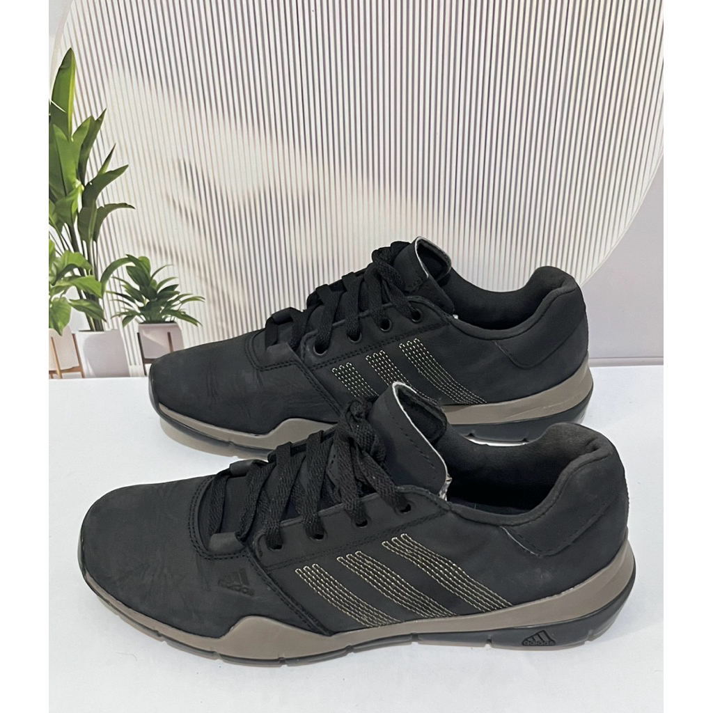 Adidas anzit