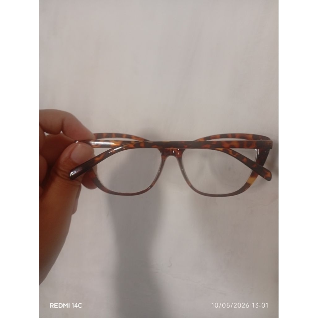 kacamata cat eye frame motif leo minus 2
