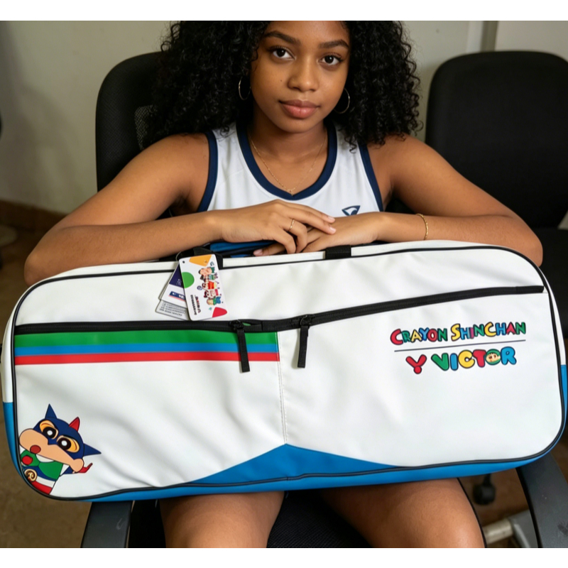 Tas Raket Bulutangkis Victor x Crayon Shinchan BR5601CS Warna Putih Mutiara & Biru Tua Persegi, Jend